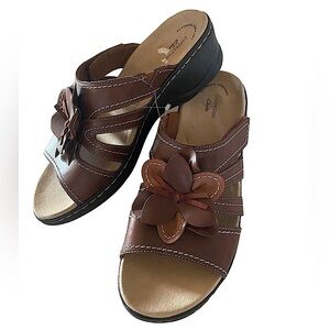 CLARKS COMFORT LEATHER COLLECTION SLIP-ONS BROWN 2” Heel Leather Flower …